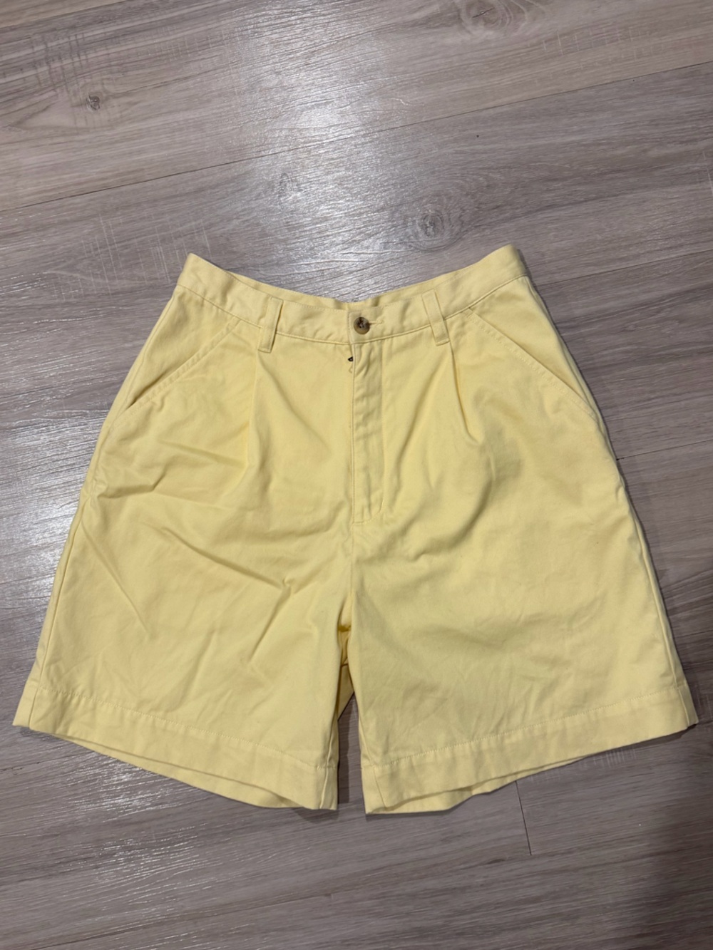 90s Eddie Bauer Butter Yellow Women's Bermuda Shorts